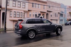 Uber остановила испытания автономных автомобилей из-за смертельной аварии»